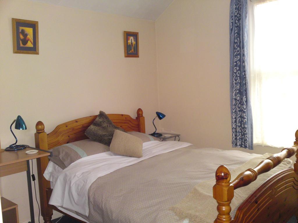 Crestwell House Bed and Breakfast Eastleigh Værelse billede