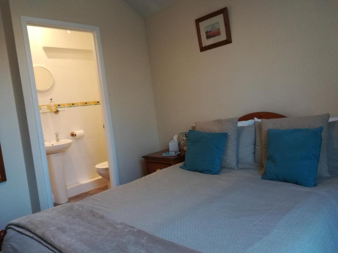 Crestwell House Bed and Breakfast Eastleigh Eksteriør billede